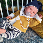 Papusa bebe realist Leo, 40 cm, hainute galbene, Antonio Juan