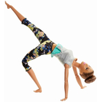 PAPUSA BARBIE MEREU IN MISCARE YOGA STYLE