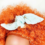 Papusa Nines D'Onil, Mia, cu parul portocaliu cret, Afro, cu articulatii, cu miros de vanilie, 30 cm