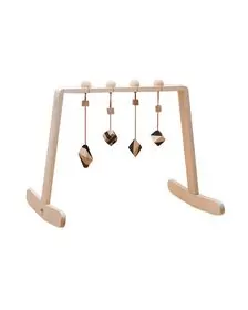 Centru de activitati pentru bebelusi Baby Gym, cu 4 jucarii natur-negru corpuri geometrice, lemn, Mobbli