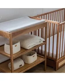 Masa infasat pentru bebelusi, lemn masiv, Vintage 76 x 44 x 86 cm, Cu 2 Rafturi De Depozitare Inalte, inclus Saltea din spuma, husa detasabila bumbac, Woodies, 40 x 70 cm