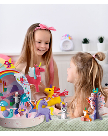 Set creativ DIY portabil - Lumea Fantastica a Unicornilor cu activitati de cusut, construit si joc de rol