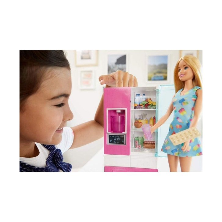 Set Barbie by Mattel Estate frigider cu papusa si accesorii