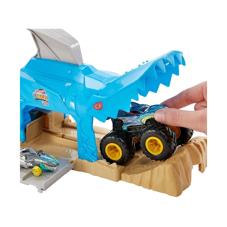 Pista de masini Hot Wheels by Mattel Monster Truck Pit and Launch Shark Wreak cu 2 masinute