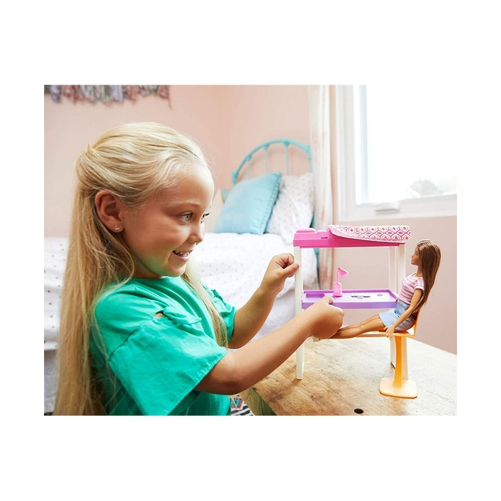 Set Barbie by Mattel Estate Birou cu pat supraetajat, papusa si accesorii