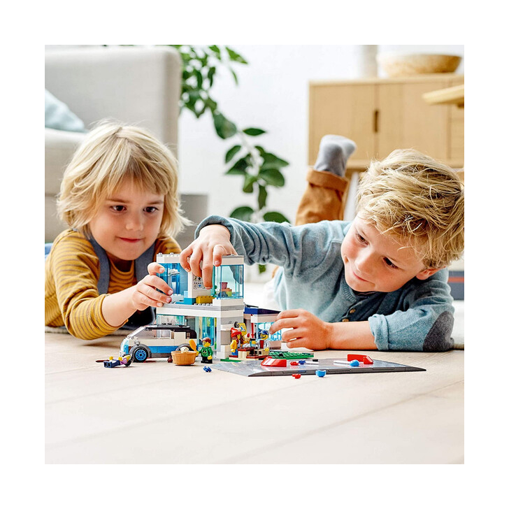 Set de construit - Lego City Casa Familiei 60291