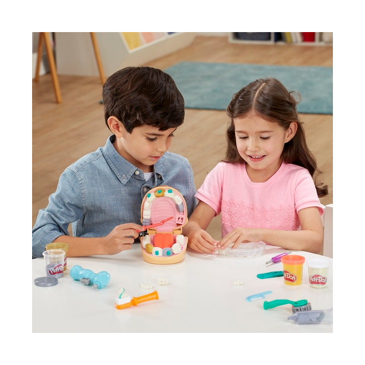 PLAY-DOH SET DENTISTUL CU ACCESORII SI DINTI COLORATI