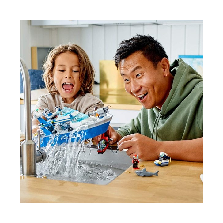 LEGO CITY NAVA DE PATRULARE A POLITIEI 60277
