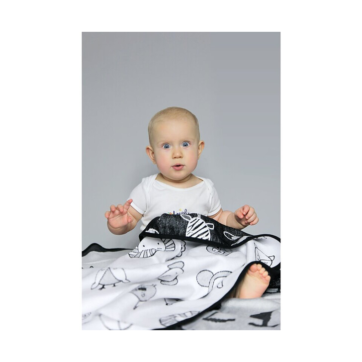 Qmini - Paturica pufoasa pentru bebelusi si copii, Din bambus, Dimensiune 75 x 100 cm, Mini Zoo, Black and white