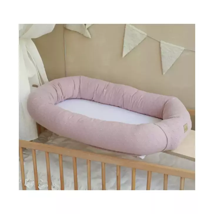 Suport de dormit Babynest 2in1 bara protectie patut Premium Bumbac Brodat Roz by BabyLy, 85x50 cm