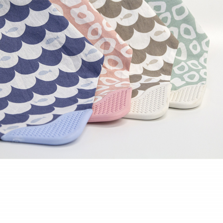 Baveta tip bandana cu jucarie dentitie (Culoare: Indigo)